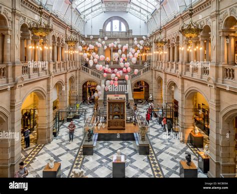  Der Kelvingrove Art Gallery and Museum – Ein Schrein für Kunst und Geschichte im Herzen von Glasgow!