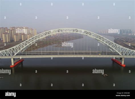  Die Xiangyang Bogenbrücke – Ein Triumph der Ingenieurskunst und ein Blick in die Vergangenheit!